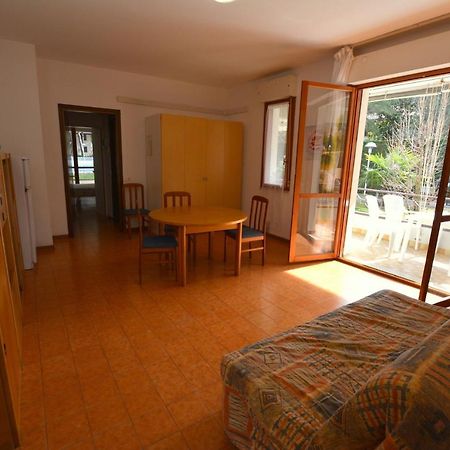 Lignano With Pool Apartment ลินญาโน ซับเบียโดโร ภายนอก รูปภาพ
