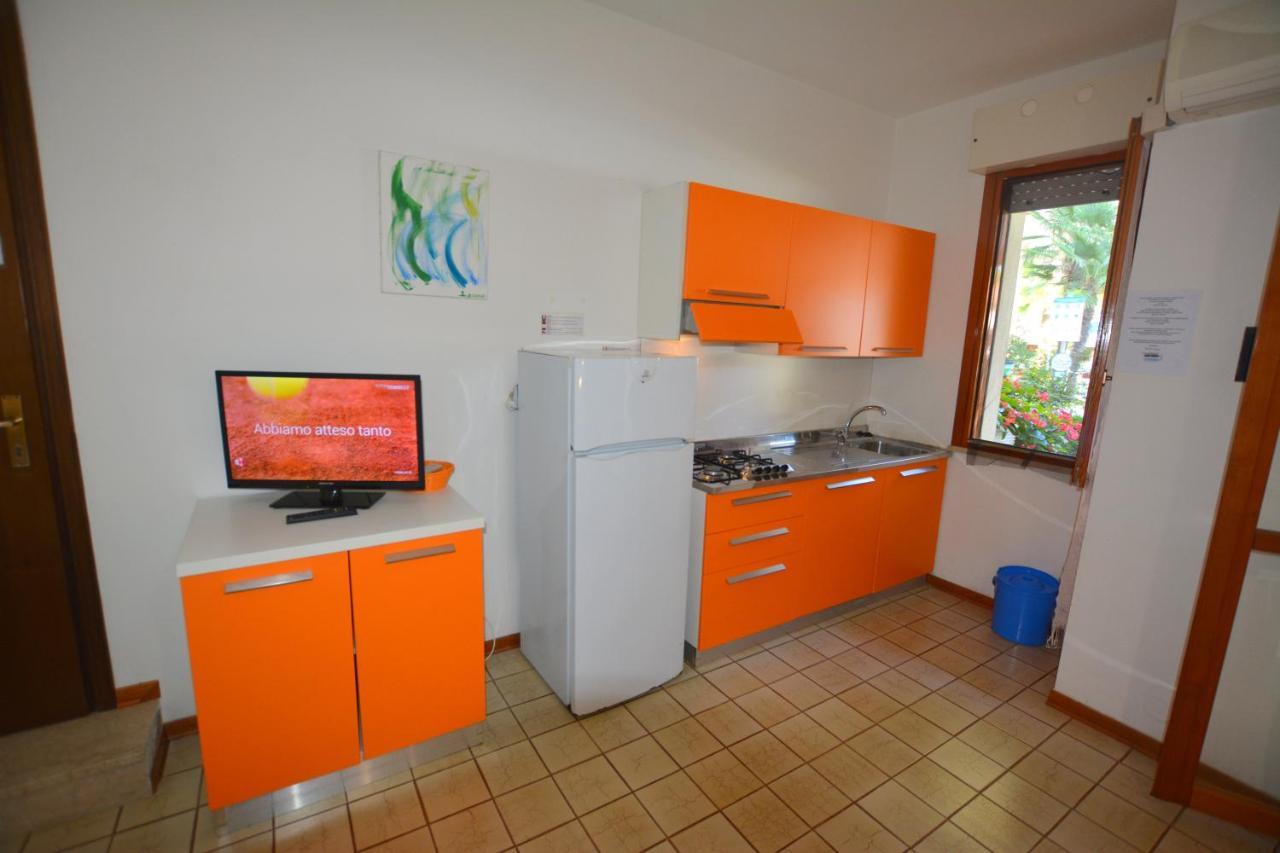 Lignano With Pool Apartment ลินญาโน ซับเบียโดโร ภายนอก รูปภาพ
