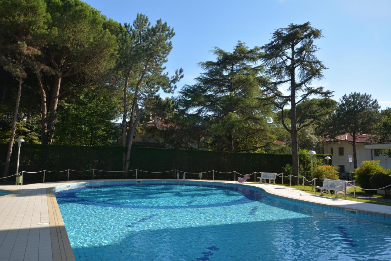 Lignano With Pool Apartment ลินญาโน ซับเบียโดโร ภายนอก รูปภาพ