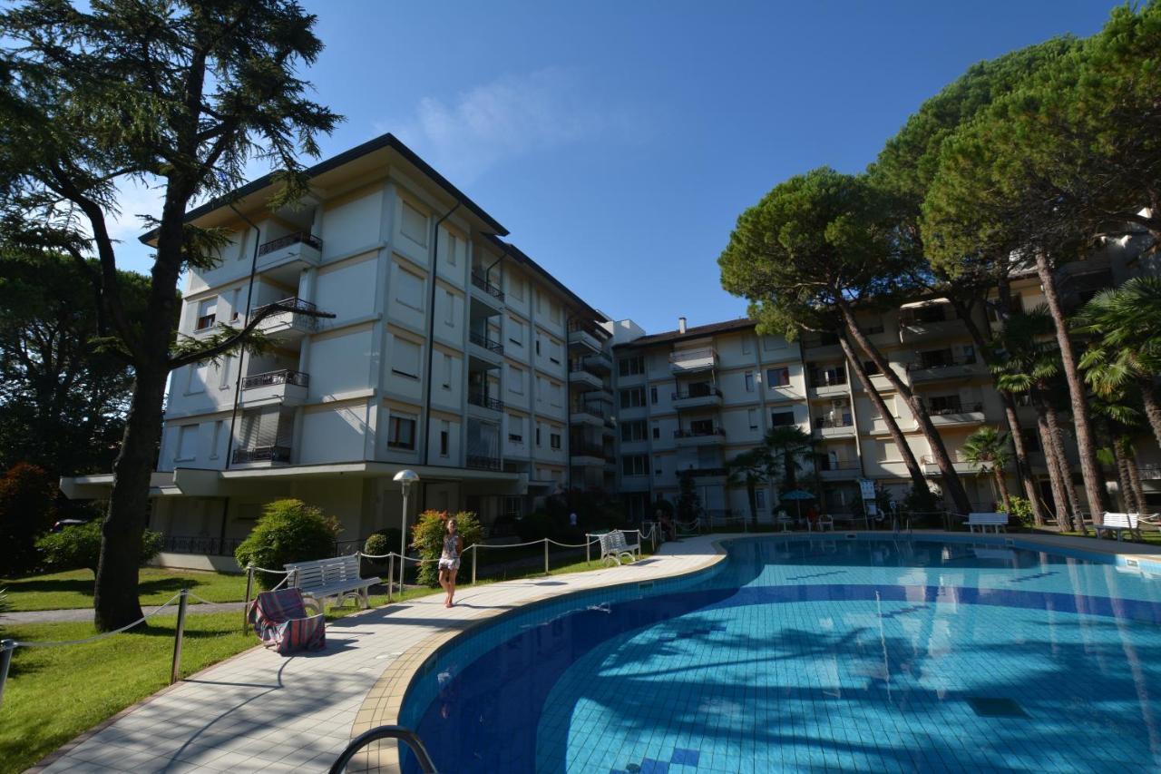 Lignano With Pool Apartment ลินญาโน ซับเบียโดโร ภายนอก รูปภาพ