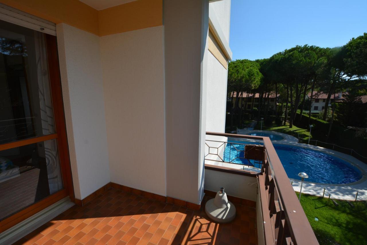 Lignano With Pool Apartment ลินญาโน ซับเบียโดโร ภายนอก รูปภาพ