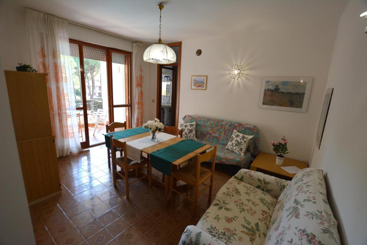 Lignano With Pool Apartment ลินญาโน ซับเบียโดโร ภายนอก รูปภาพ