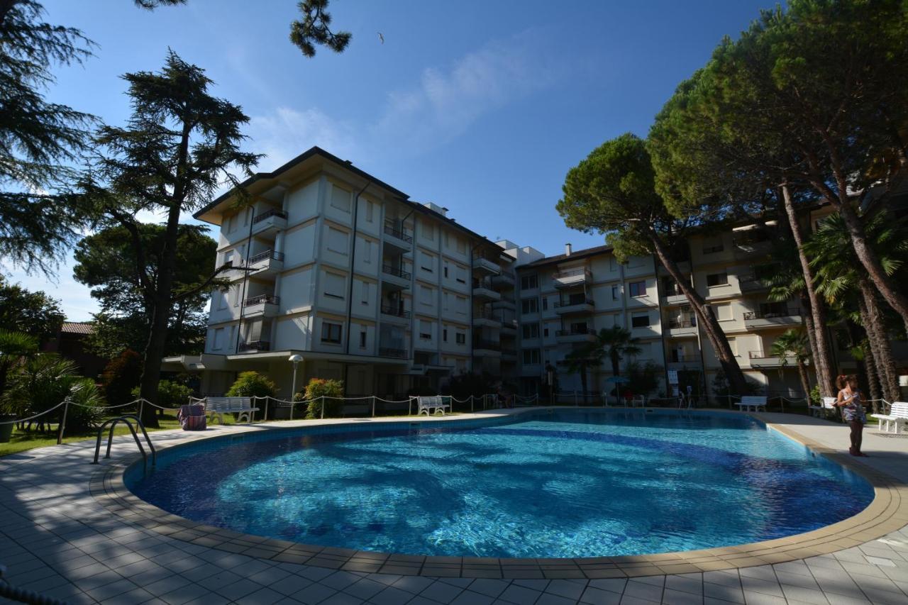 Lignano With Pool Apartment ลินญาโน ซับเบียโดโร ภายนอก รูปภาพ