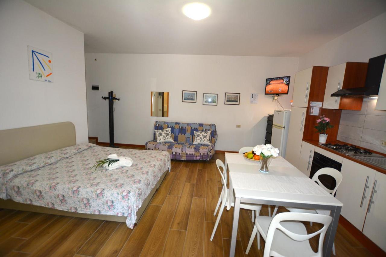 Lignano With Pool Apartment ลินญาโน ซับเบียโดโร ภายนอก รูปภาพ