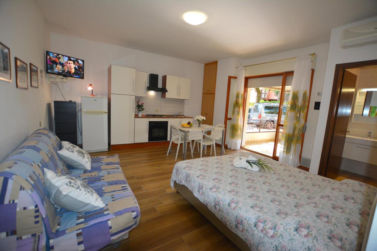 Lignano With Pool Apartment ลินญาโน ซับเบียโดโร ภายนอก รูปภาพ
