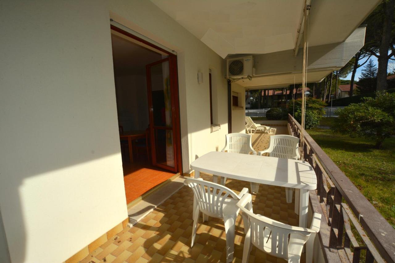 Lignano With Pool Apartment ลินญาโน ซับเบียโดโร ภายนอก รูปภาพ