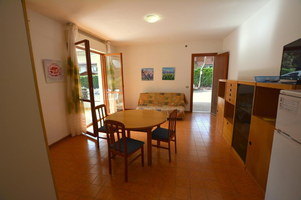 Lignano With Pool Apartment ลินญาโน ซับเบียโดโร ภายนอก รูปภาพ