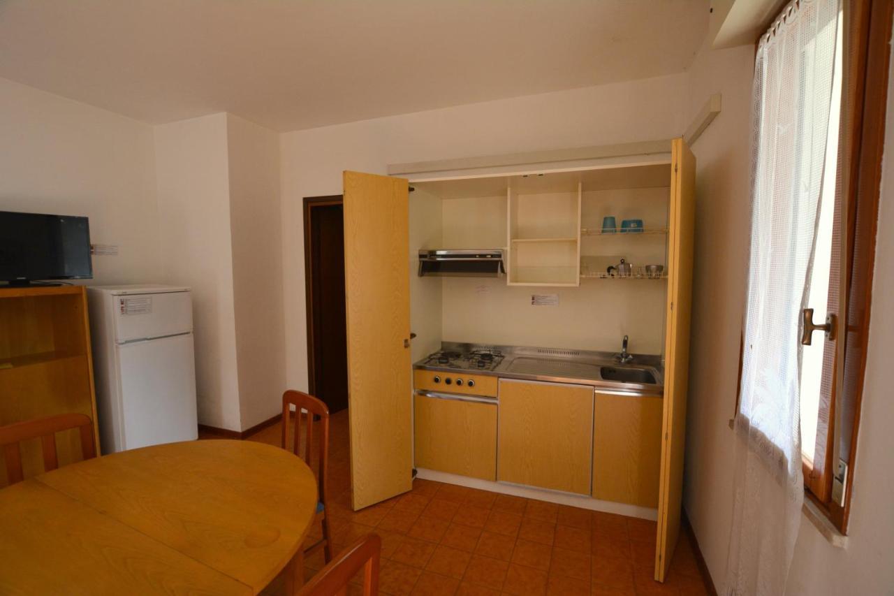 Lignano With Pool Apartment ลินญาโน ซับเบียโดโร ภายนอก รูปภาพ