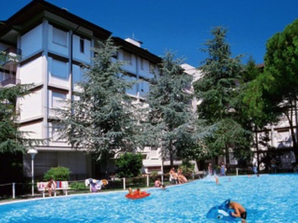 Lignano With Pool Apartment ลินญาโน ซับเบียโดโร ภายนอก รูปภาพ