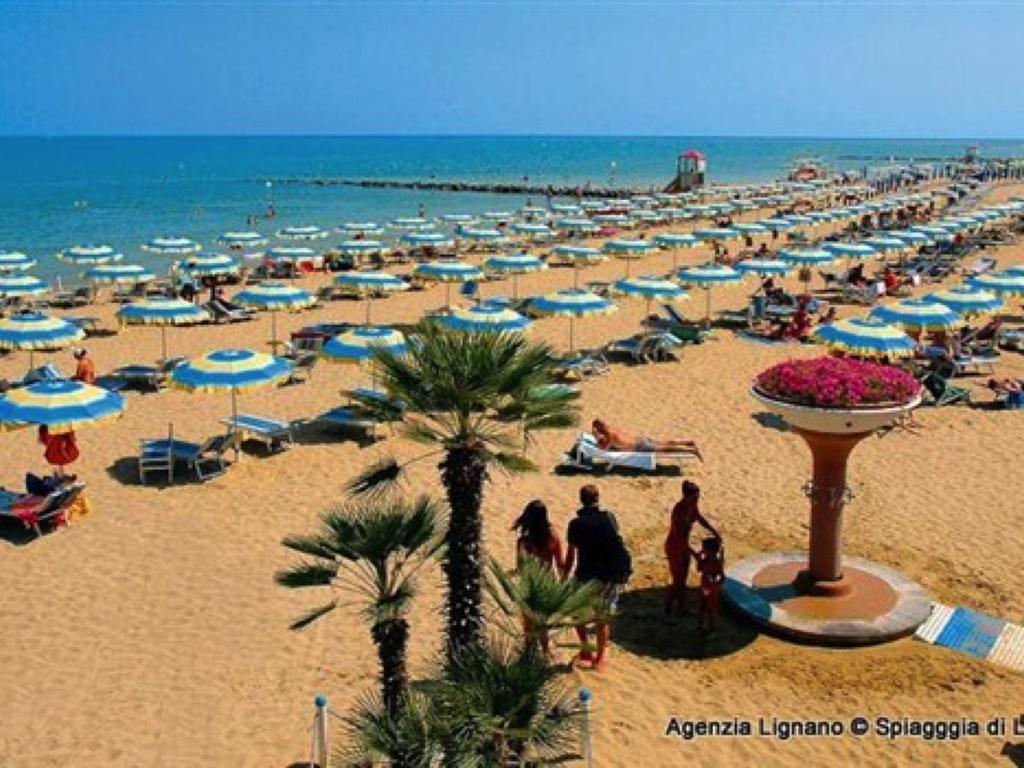 Lignano With Pool Apartment ลินญาโน ซับเบียโดโร ภายนอก รูปภาพ
